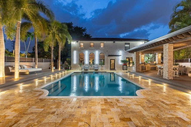 290 NW 6th Street, Boca Raton, FL 33432