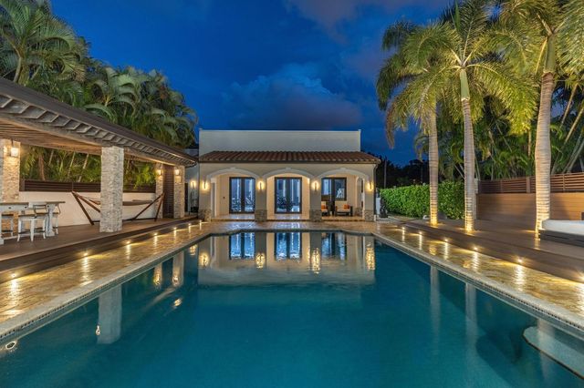 290 NW 6th Street, Boca Raton, FL 33432