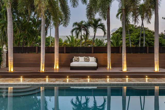 290 NW 6th Street, Boca Raton, FL 33432