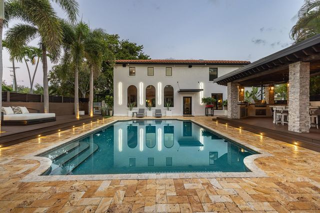 290 NW 6th Street, Boca Raton, FL 33432