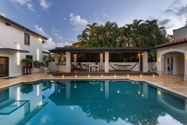 290 NW 6th Street, Boca Raton, FL 33432