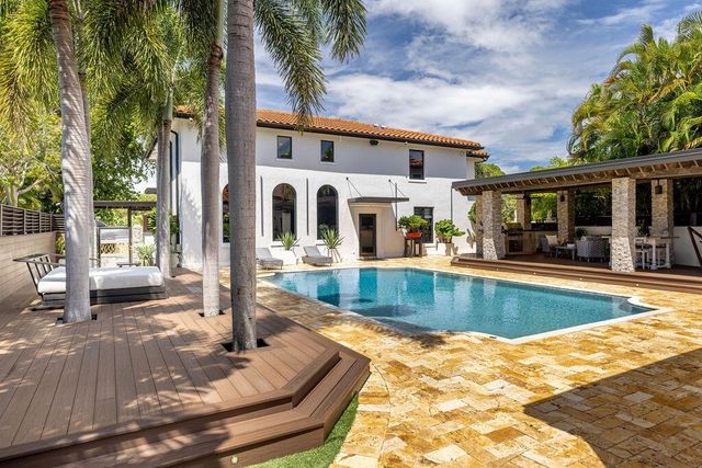 290 NW 6th Street, Boca Raton, FL 33432