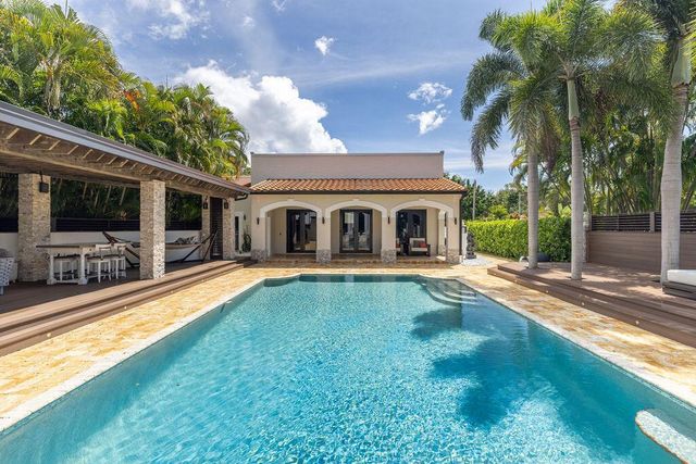 290 NW 6th Street, Boca Raton, FL 33432