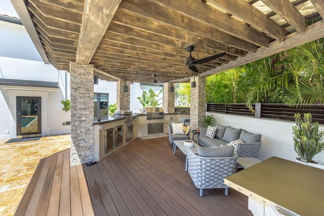 290 NW 6th Street, Boca Raton, FL 33432