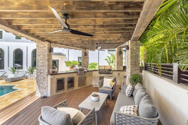 290 NW 6th Street, Boca Raton, FL 33432