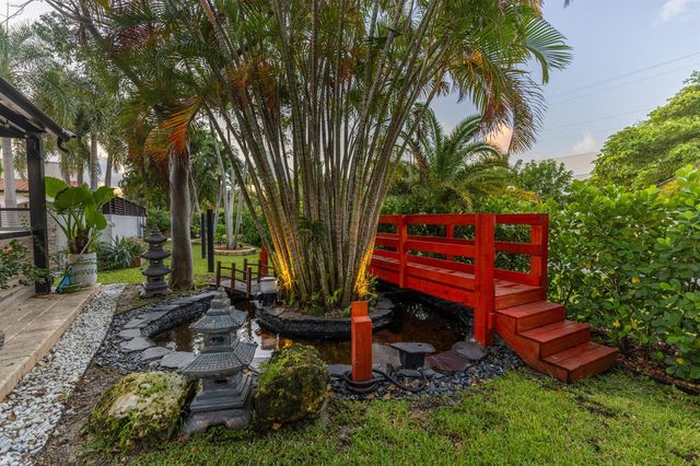 290 NW 6th Street, Boca Raton, FL 33432