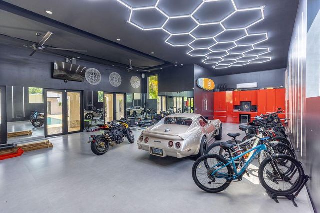 290 NW 6th Street, Boca Raton, FL 33432