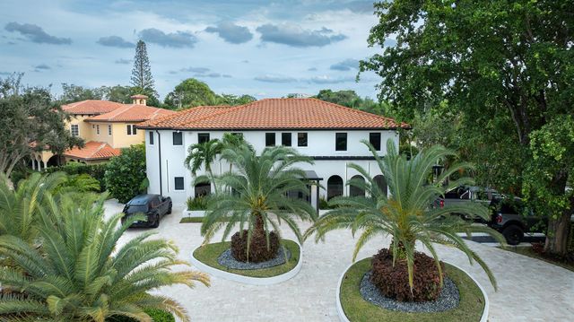 290 NW 6th Street, Boca Raton, FL 33432