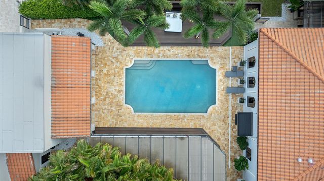 290 NW 6th Street, Boca Raton, FL 33432