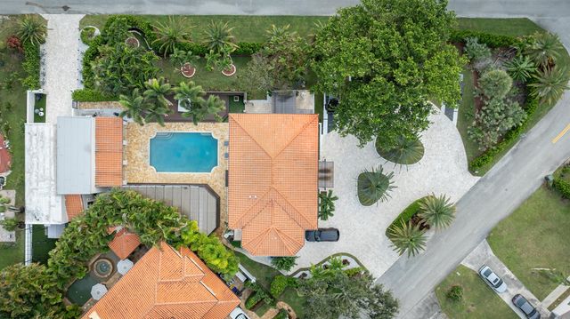 290 NW 6th Street, Boca Raton, FL 33432