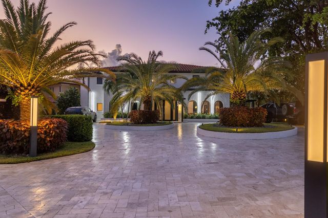 290 NW 6th Street, Boca Raton, FL 33432