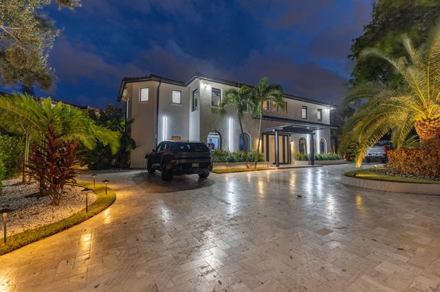 290 NW 6th Street, Boca Raton, FL 33432