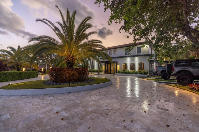 290 NW 6th Street, Boca Raton, FL 33432