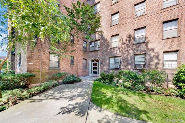 25-40 Union Street 3F, Flushing, NY 11354