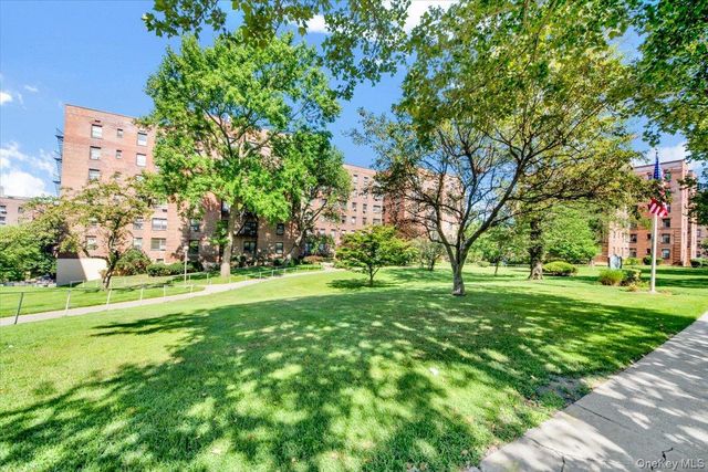 25-40 Union Street 3F, Flushing, NY 11354