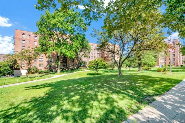 25-40 Union Street 3F, Flushing, NY 11354