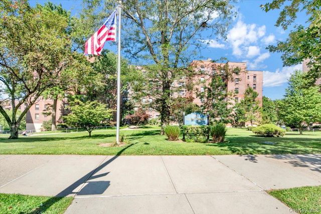 25-40 Union Street 3F, Flushing, NY 11354