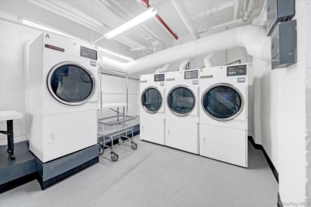 25-40 Union Street 3F, Flushing, NY 11354