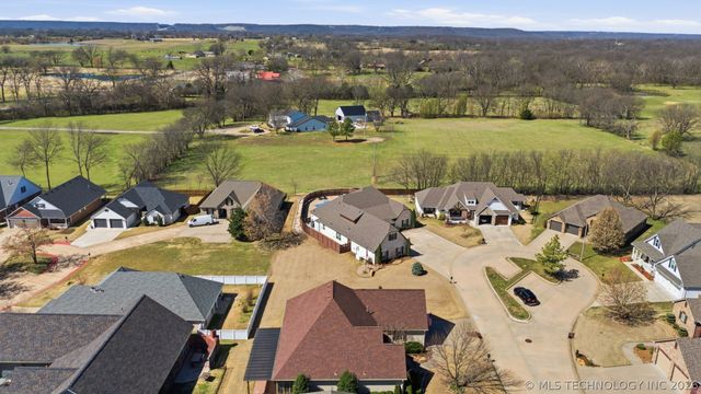 3207 Covey Trail Circle, Claremore, OK 74017