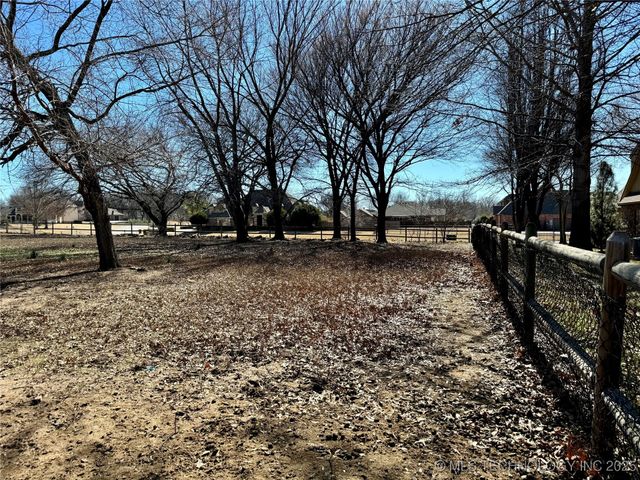 E 132nd Place S, Broken Arrow, OK 74011