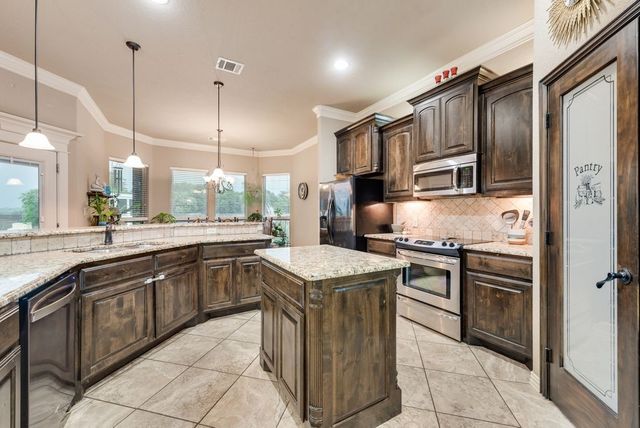 243 Miramar Circle, Weatherford, TX 76085