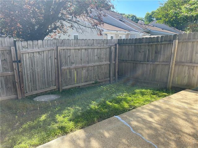 814 Chalk CT, Virginia Beach, VA 23462
