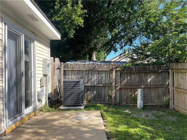 814 Chalk CT, Virginia Beach, VA 23462