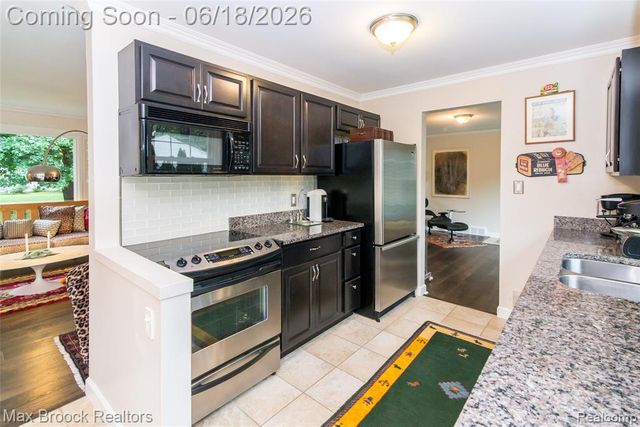6799 E Dartmoor Road, West Bloomfield, MI 48322