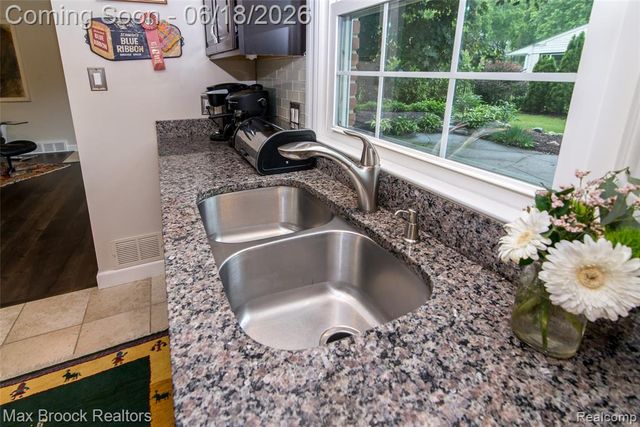 6799 E Dartmoor Road, West Bloomfield, MI 48322
