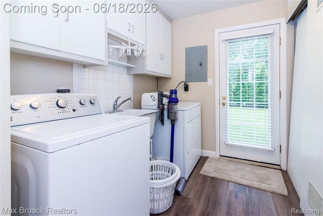 6799 E Dartmoor Road, West Bloomfield, MI 48322