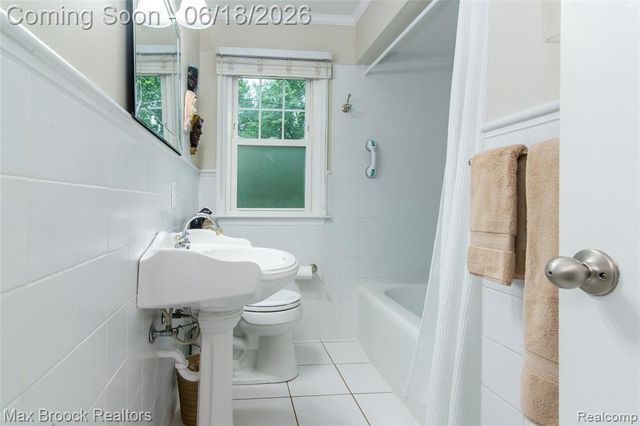 6799 E Dartmoor Road, West Bloomfield, MI 48322
