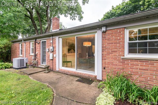 6799 E Dartmoor Road, West Bloomfield, MI 48322