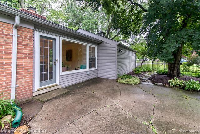 6799 E Dartmoor Road, West Bloomfield, MI 48322