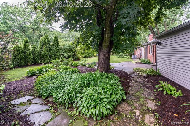 6799 E Dartmoor Road, West Bloomfield, MI 48322