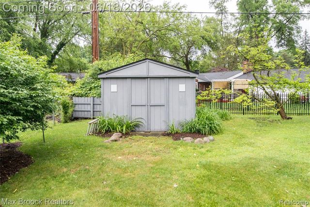 6799 E Dartmoor Road, West Bloomfield, MI 48322