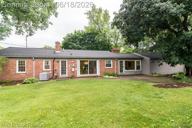 6799 E Dartmoor Road, West Bloomfield, MI 48322