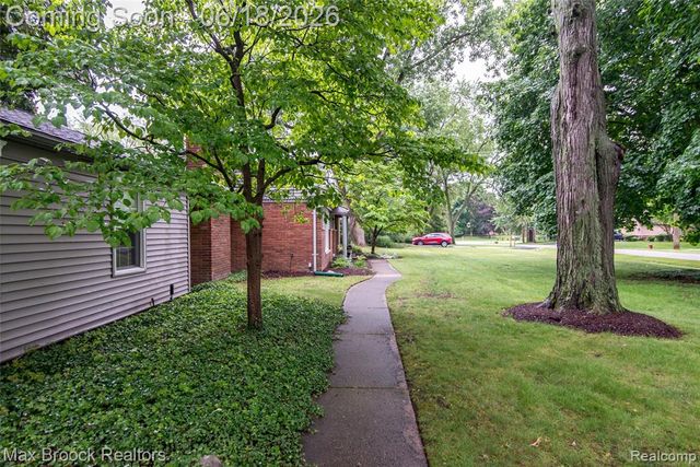 6799 E Dartmoor Road, West Bloomfield, MI 48322