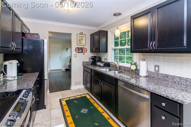 6799 E Dartmoor Road, West Bloomfield, MI 48322