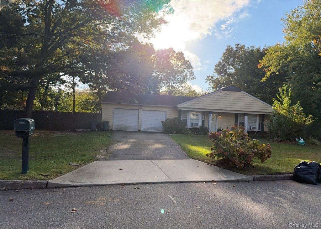 6 Mount Snow Lane, Coram, NY 11727 — exterior