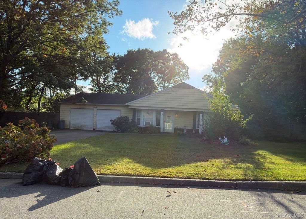 6 Mount Snow Lane, Coram, NY 11727 — photo 2
