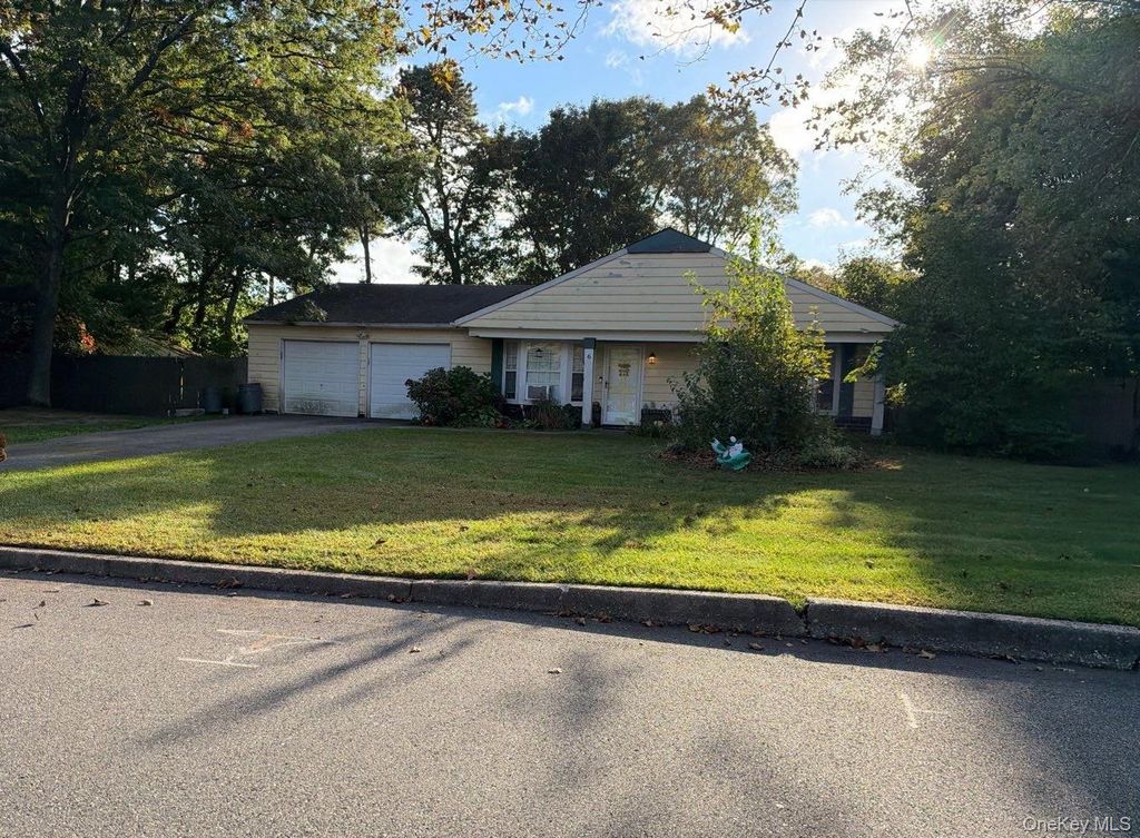 6 Mount Snow Lane, Coram, NY 11727 — photo 3