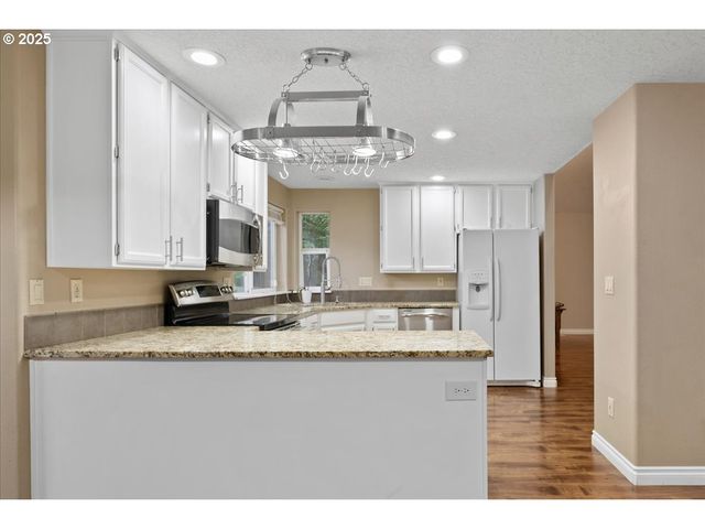 1351 Ne GREENWAY Dr, Gresham, OR 97030