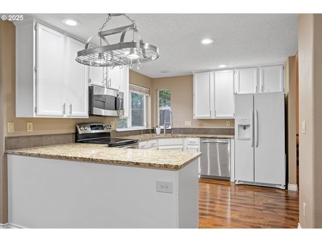 1351 Ne GREENWAY Dr, Gresham, OR 97030