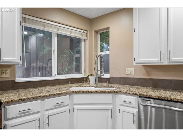 1351 Ne GREENWAY Dr, Gresham, OR 97030