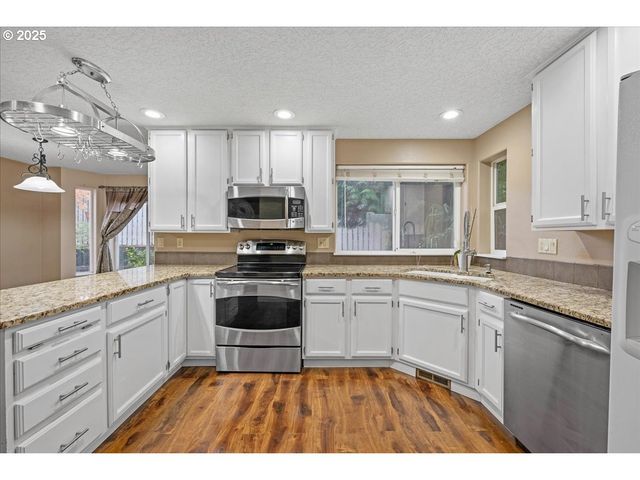 1351 Ne GREENWAY Dr, Gresham, OR 97030