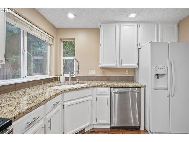 1351 Ne GREENWAY Dr, Gresham, OR 97030