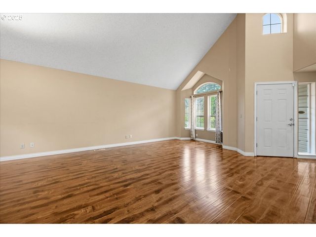 1351 Ne GREENWAY Dr, Gresham, OR 97030