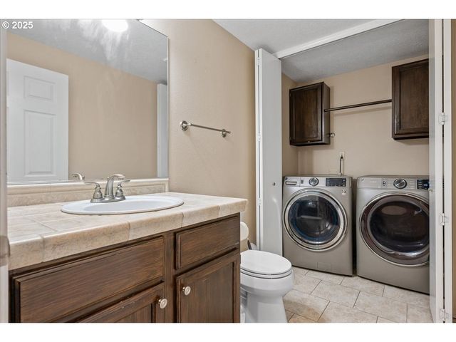 1351 Ne GREENWAY Dr, Gresham, OR 97030