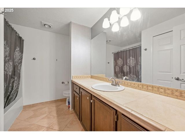 1351 Ne GREENWAY Dr, Gresham, OR 97030