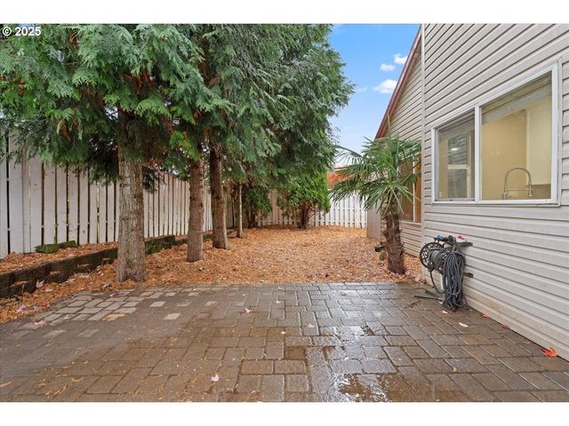 1351 Ne GREENWAY Dr, Gresham, OR 97030